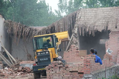 警車停駐拆遷村 法理天平上的多重角色與復(fù)雜考量